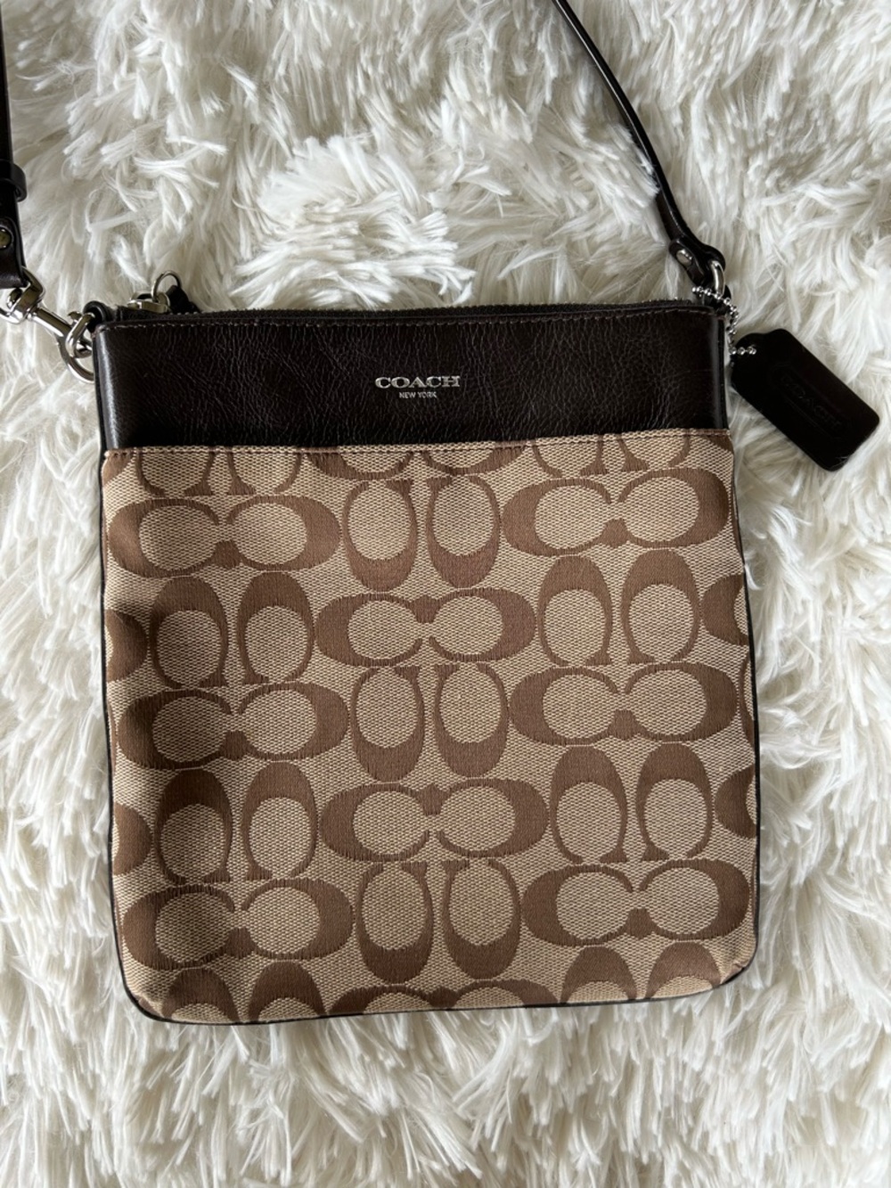 Coach | Signature C Canvas Crossbody - Picture 3 of 9